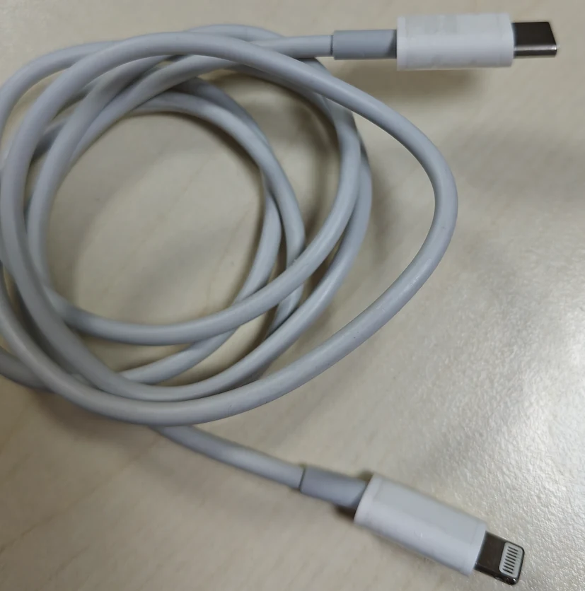 Проводной кабель передачи данных Apple C-L-W